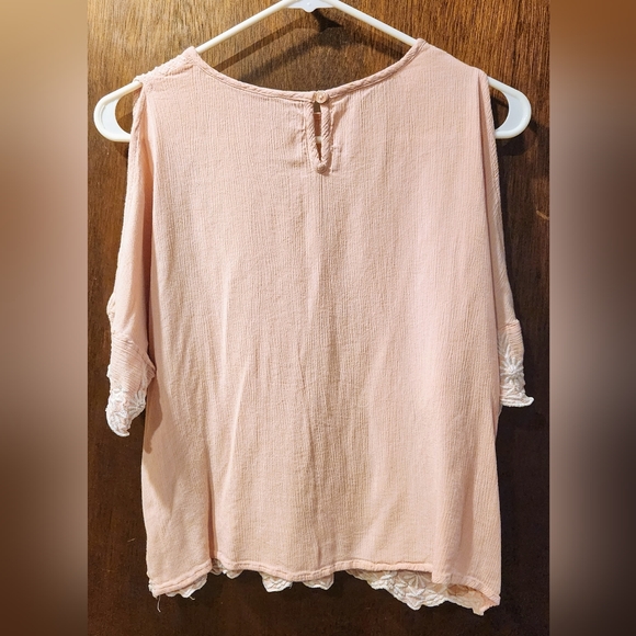 Women's Cold Shoulder Pale Pink Embroidered Blouse Simply Styled Small - Picture 3 of 3